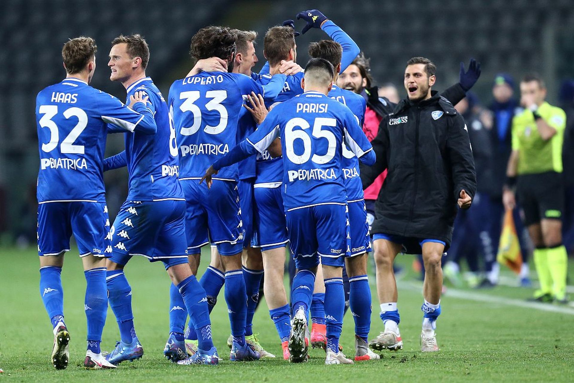 在首秀中遭 在首秀中遭